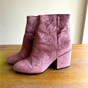 EUC Sam Edelman Taye Mauve Embossed Velvet Boots Booties Size 6